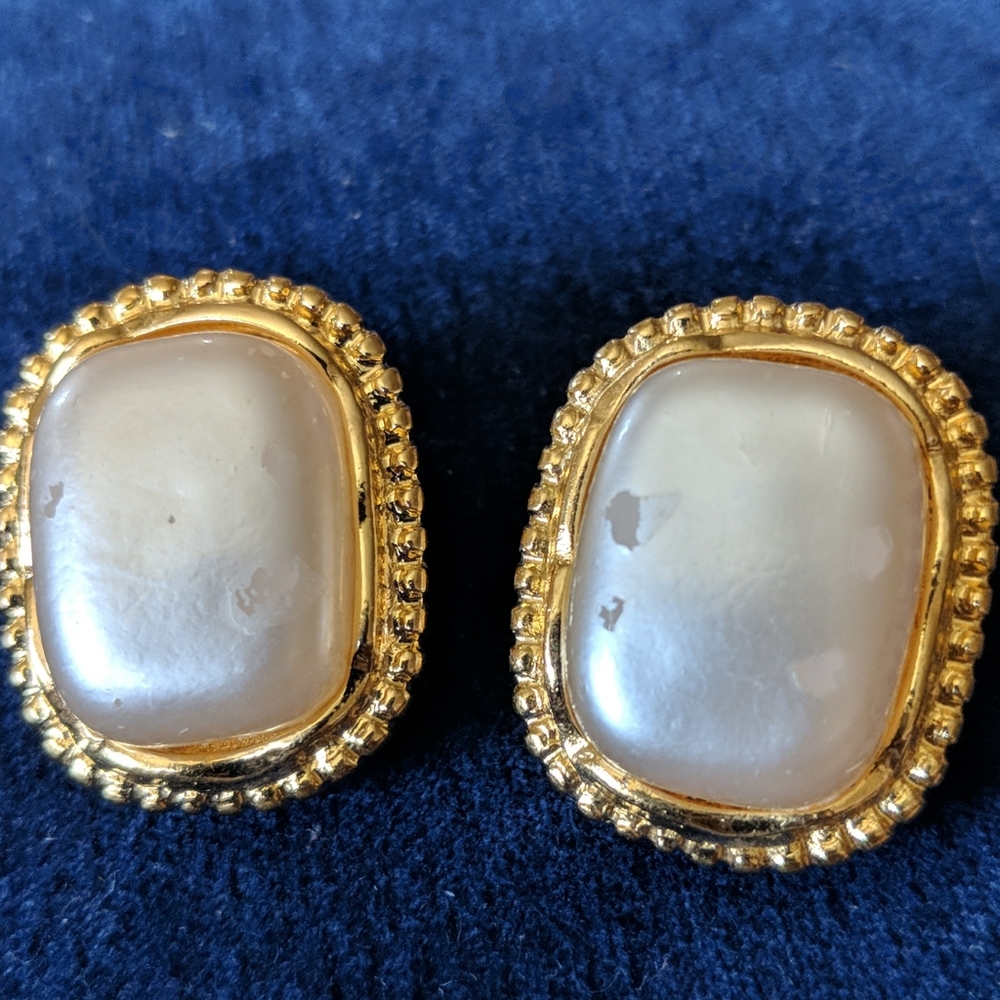 CHANEL EARRINGS - Picture 7 of 9